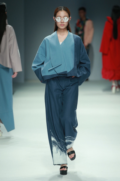 北京服裝學(xué)院 'Already Here'的自我表達(dá)——服裝T臺(tái)秀場的創(chuàng)意呈現(xiàn)